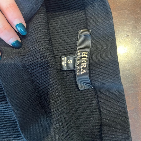 Hera Collection Black Ribbed Top - Picture 2 of 3